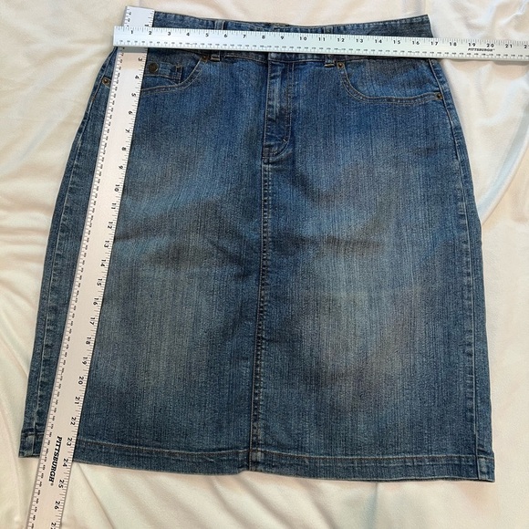 Bay Studio Chic Versatile Blue Denim Skirt Size 12 - Picture 7 of 7